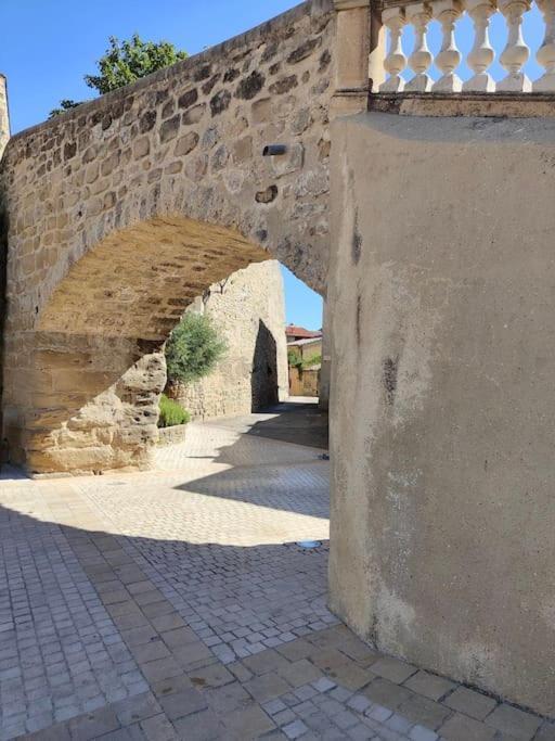 Charmant Meuble Dans Un Joli Village Circulaire Alixan Exterior photo