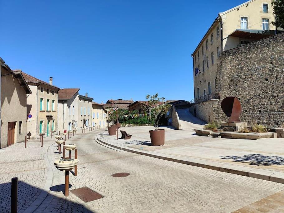 Charmant Meuble Dans Un Joli Village Circulaire Alixan Exterior photo